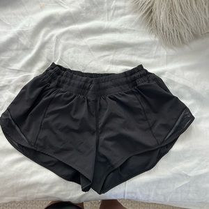 Lululemon hotty hot 2” short size 8 black